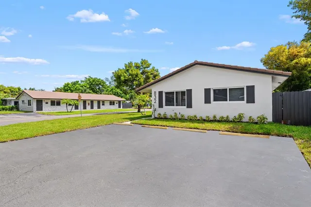 $2,499 | 832 Northeast 12th Avenue, Pompano Beach, FL 33060