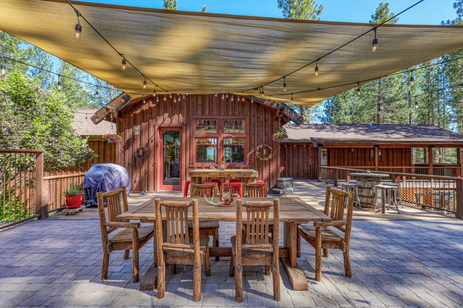 16356 Greenlee Truckee, CA 96161 - Photo 18 of 28 a view of a dining room with furniture and wooden floor