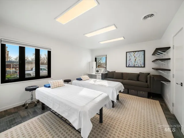 $3,800,800 | 128 South Eagle Road, Eagle, ID 83616