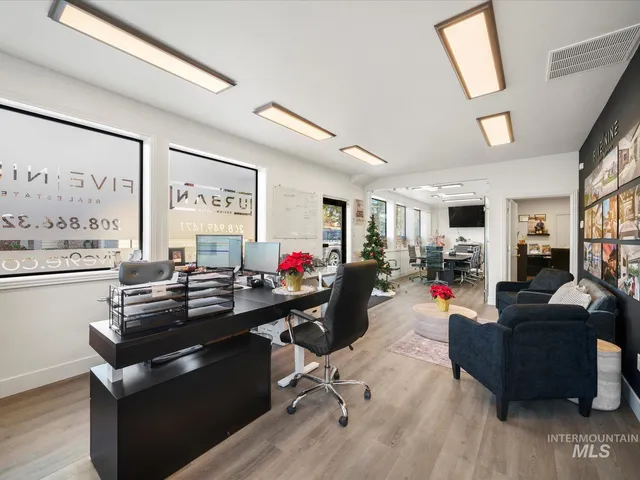 $3,800,800 | 128 South Eagle Road, Eagle, ID 83616