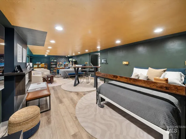 $3,800,800 | 128 South Eagle Road, Eagle, ID 83616