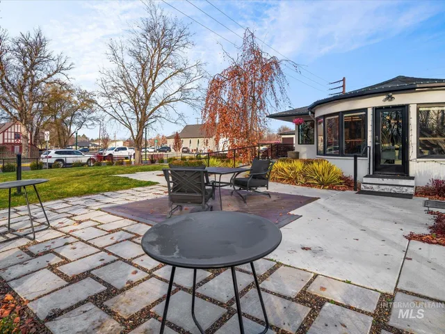 $3,800,800 | 128 South Eagle Road, Eagle, ID 83616