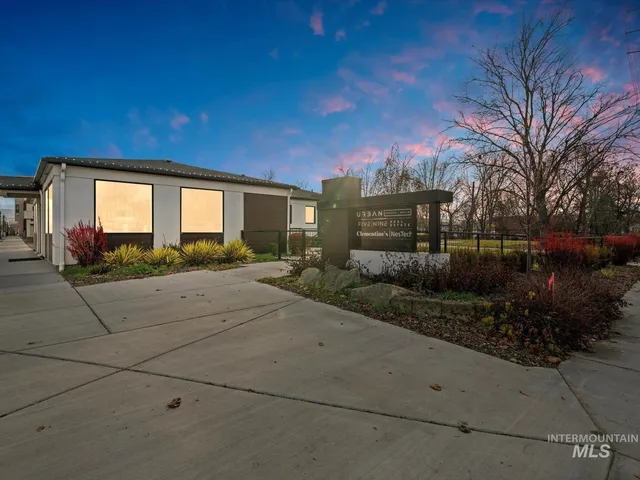 $3,800,800 | 128 South Eagle Road, Eagle, ID 83616