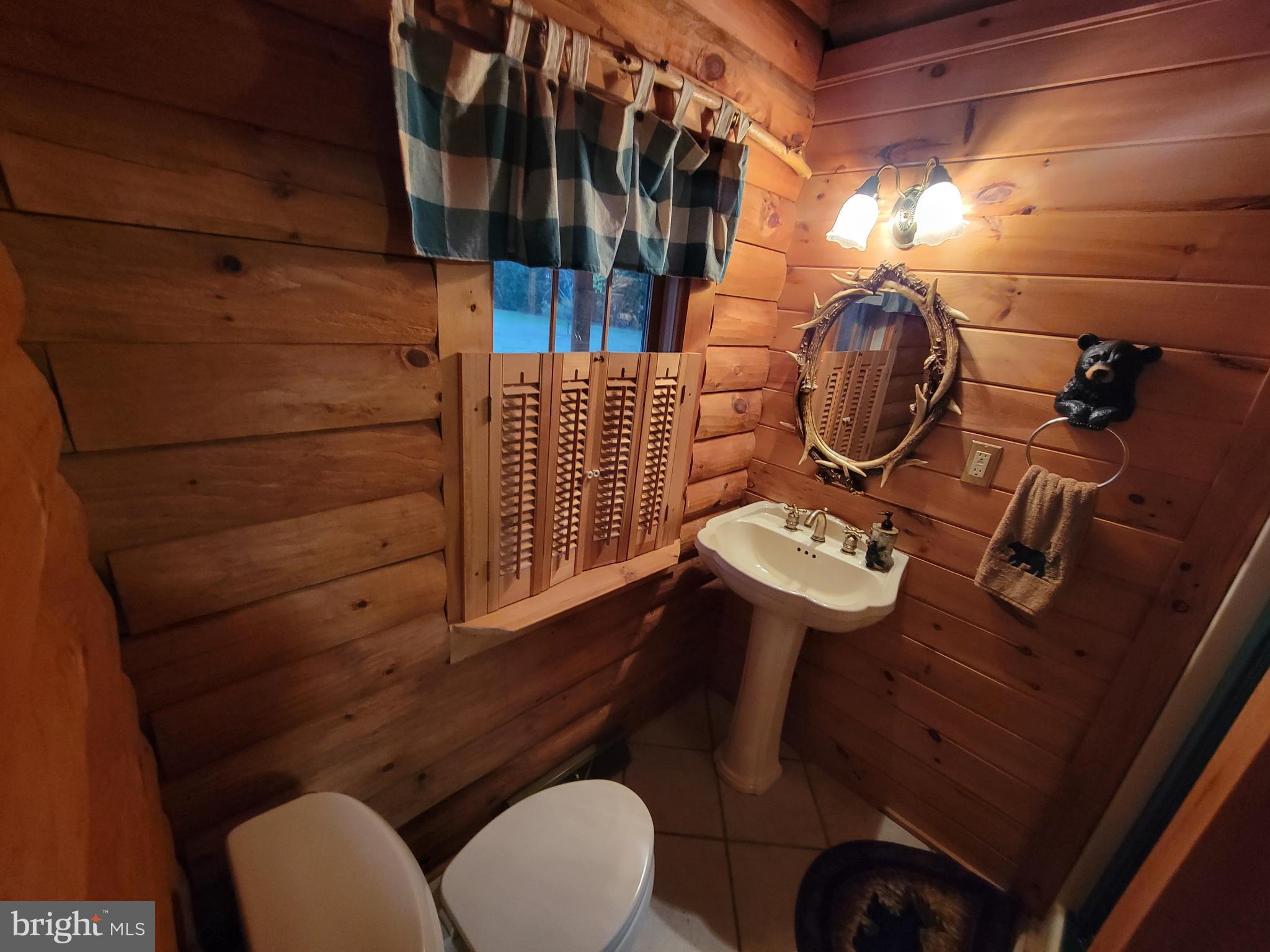 678 Walker School Road Townsend, DE 19734 - Photo 28 of 32 a bathroom with a toilet mirror and sink