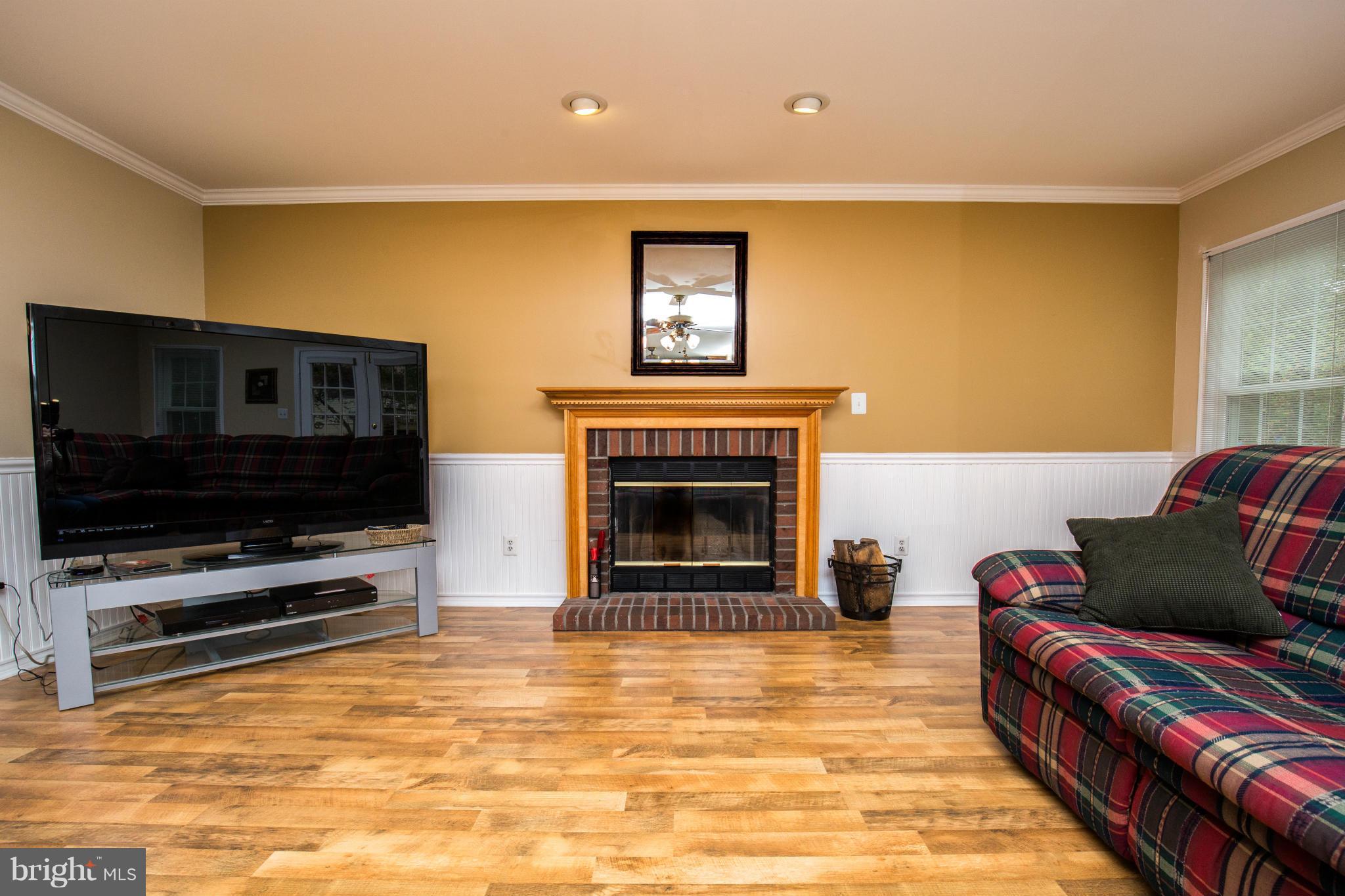 9366 River Crest Road Manassas, VA 20110 - Photo 11 of 30 Enjoy watching TV and the fire!
