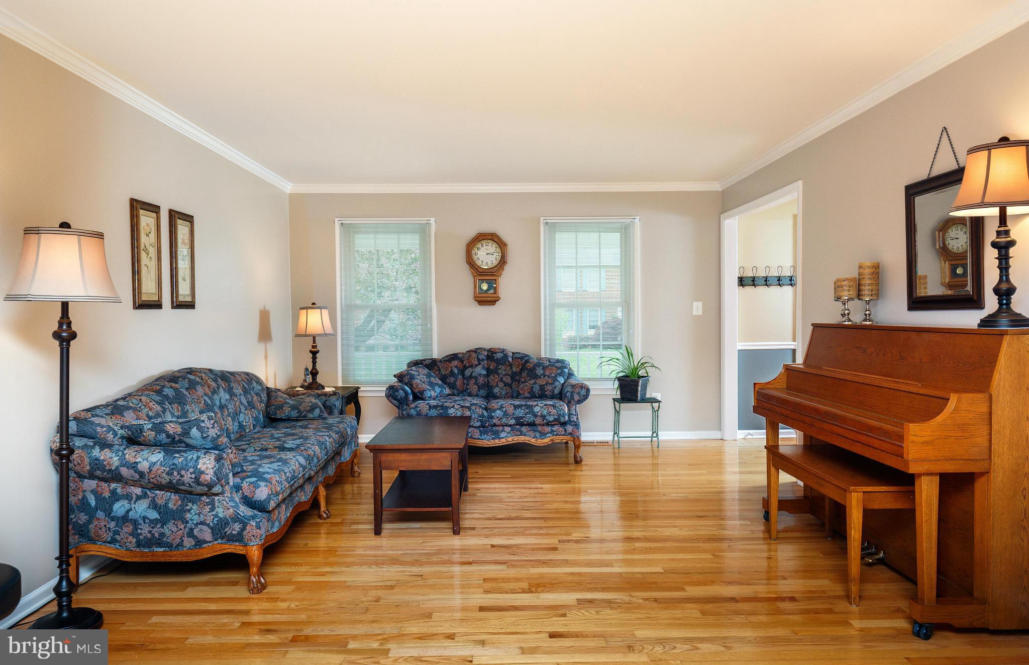 9366 River Crest Road Manassas, VA 20110 - Photo 6 of 30 Beautiful light coming into the living room!