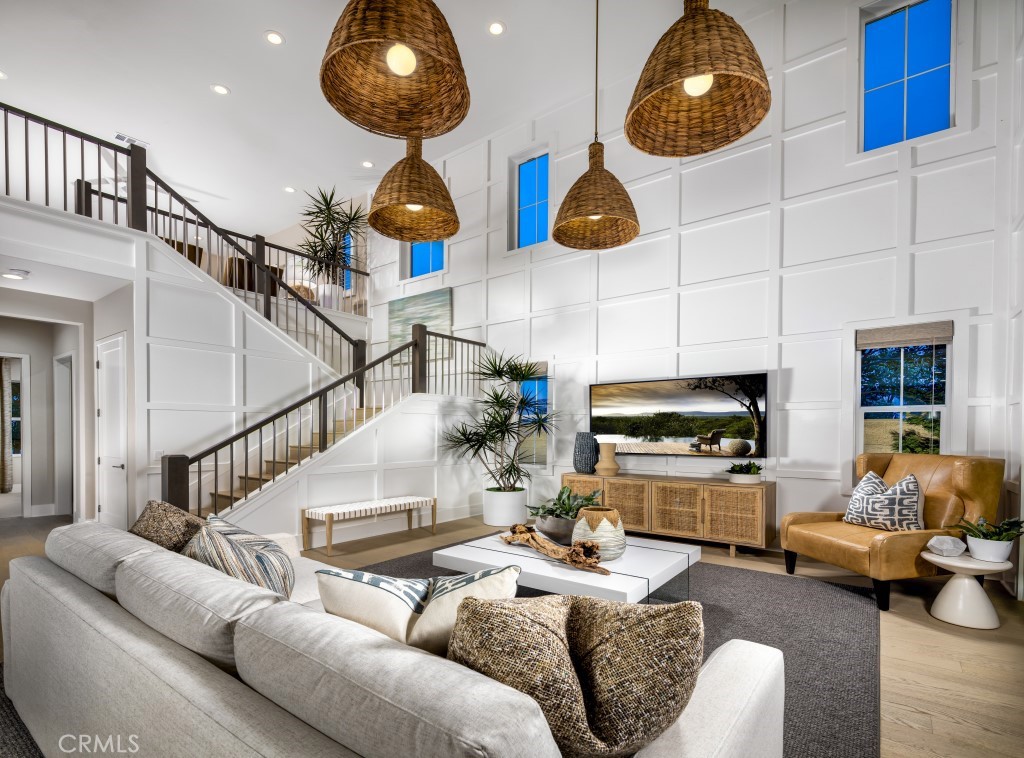 180 Amber Oak Lake Forest, CA 92630 - Photo 5 of 19 Family Room