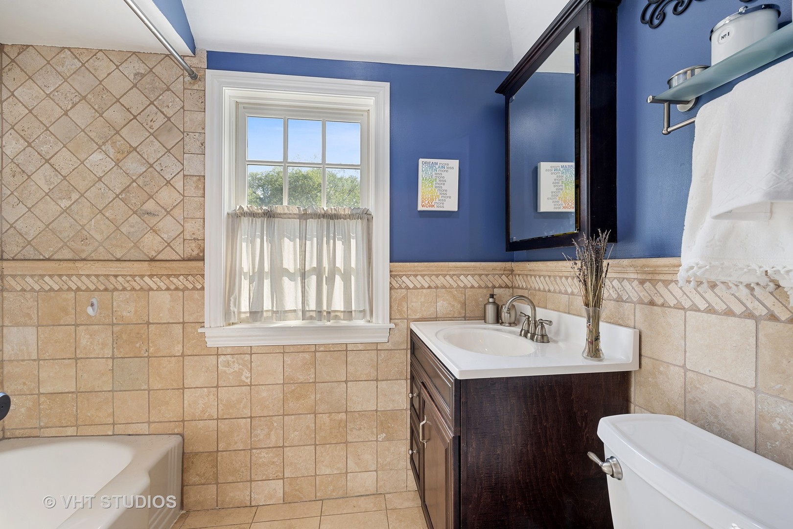 563 Selborne Road Riverside, IL 60546 - Photo 15 of 19