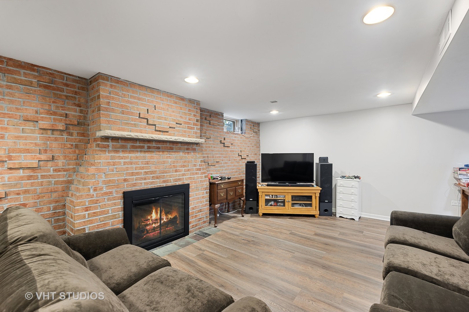 563 Selborne Road Riverside, IL 60546 - Photo 17 of 19