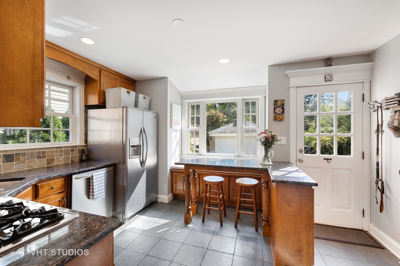 563 Selborne Road Riverside, IL 60546 - Photo 8 of 19