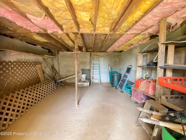 a view of yard with trees