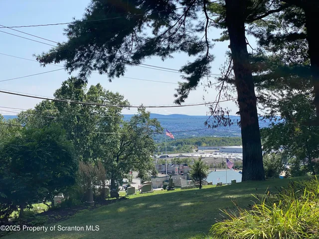 $375,000 | 619 Griffin Street, Dickson City, PA 18508