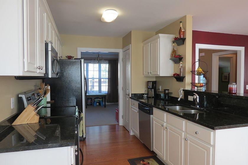 331 Carriage Wheel Road Moncks Corner, SC 29461 - Photo 8 of 34 Kitchen2