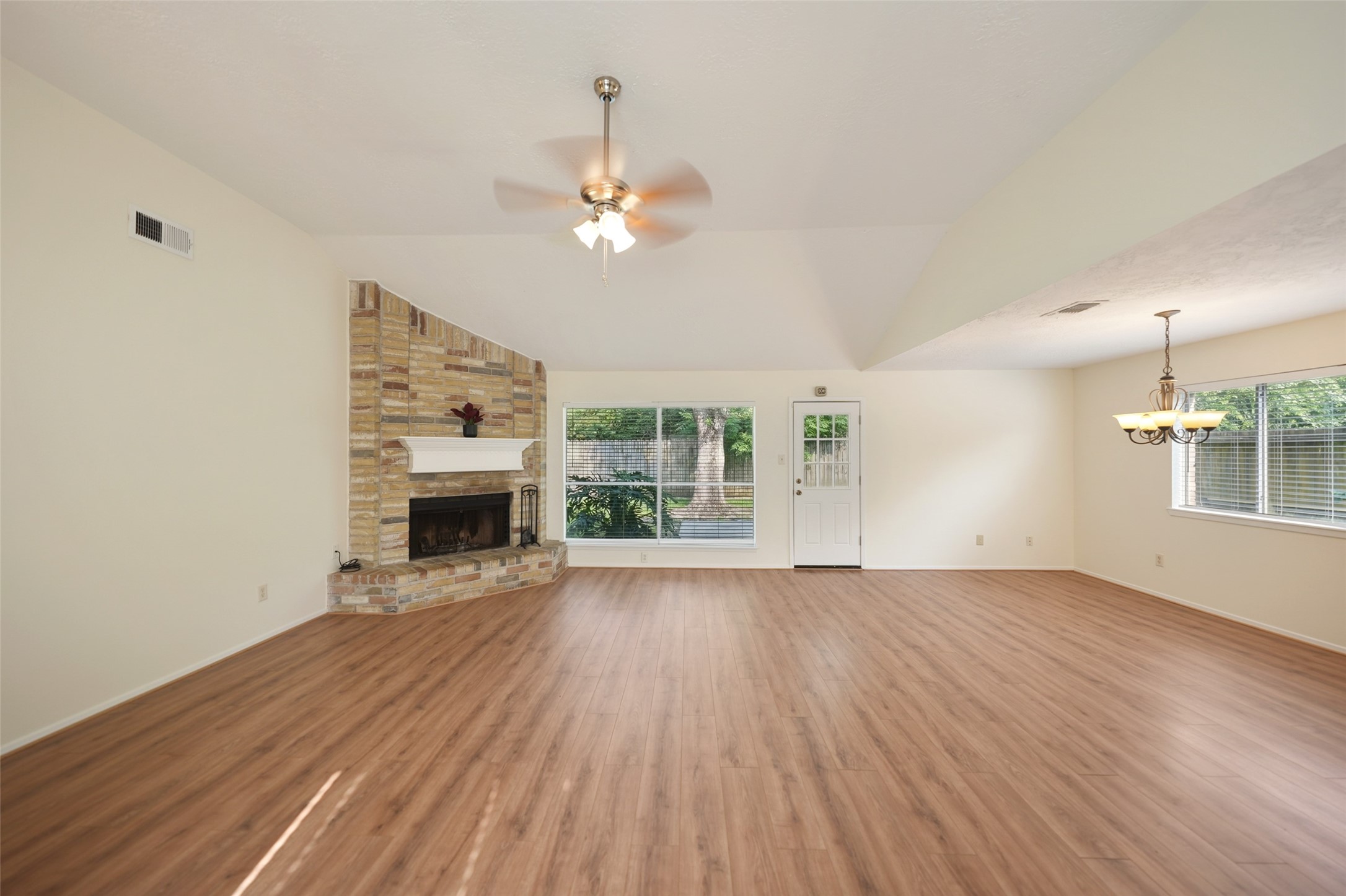 21503 Bridgepoint Lane Spring, TX 77388 - Photo 6 of 36