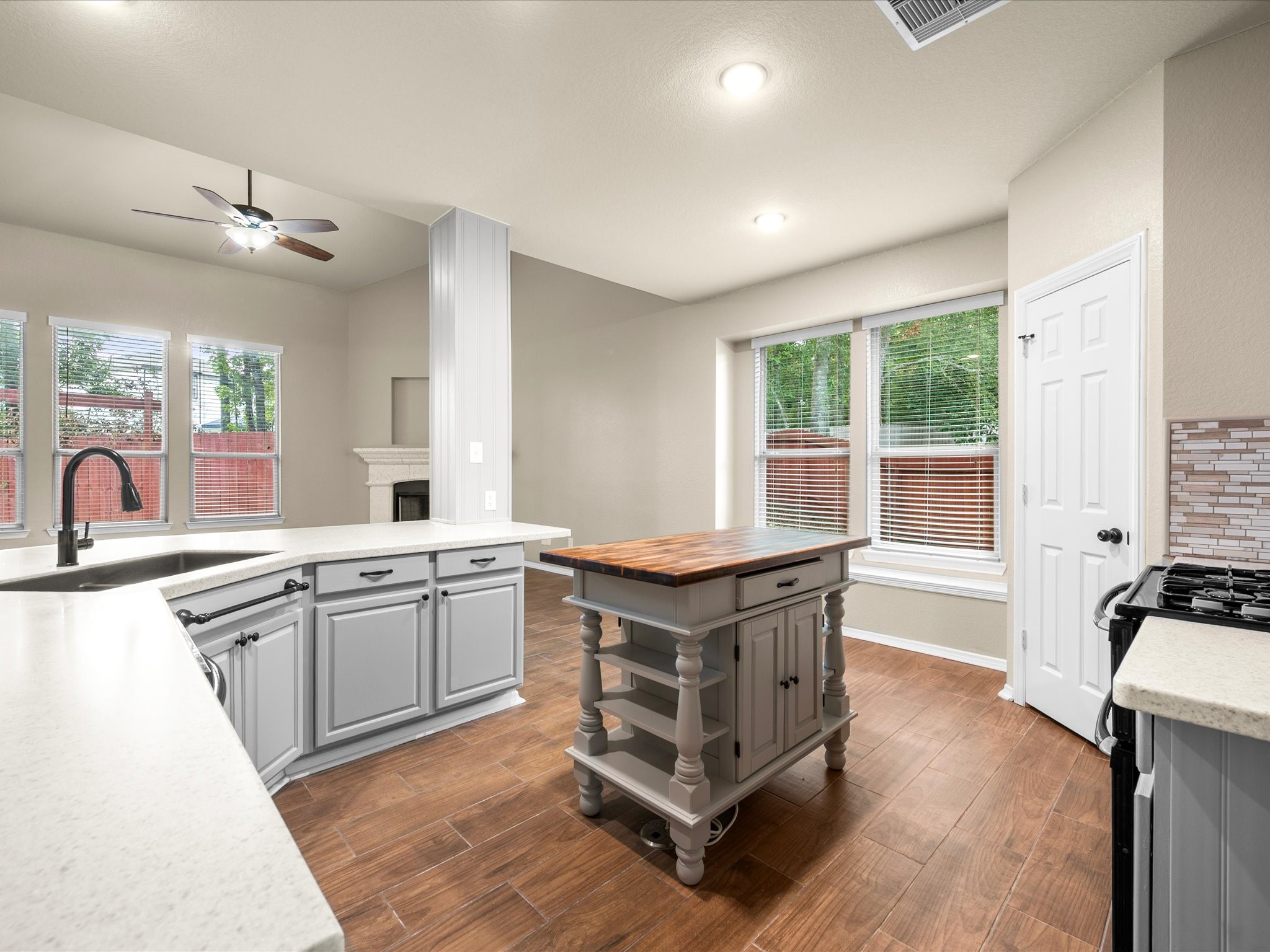 291 Sunset Path South Conroe, TX 77316 - Photo 11 of 39 A spacious center island and gleaming new countertops provide generous workspace for meal preparation, serving & gathering.