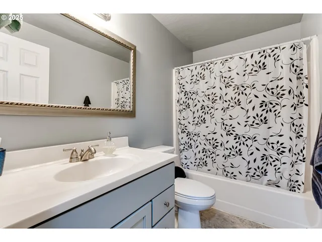 $429,000 | 460 Meadow Lane, Creswell, OR 97426