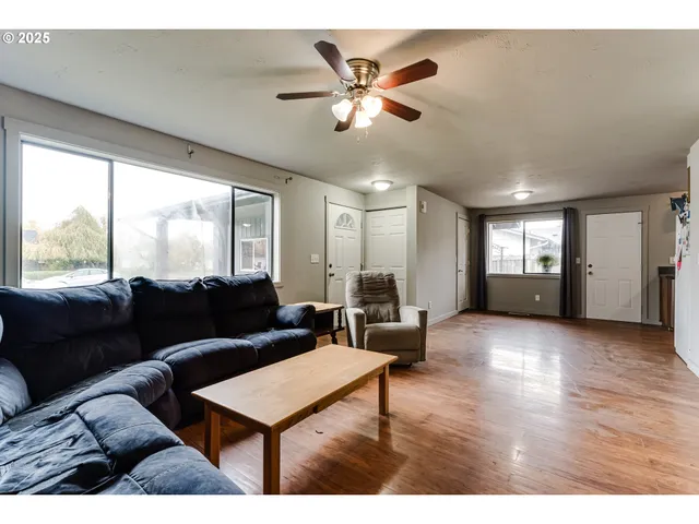 $429,000 | 460 Meadow Lane, Creswell, OR 97426