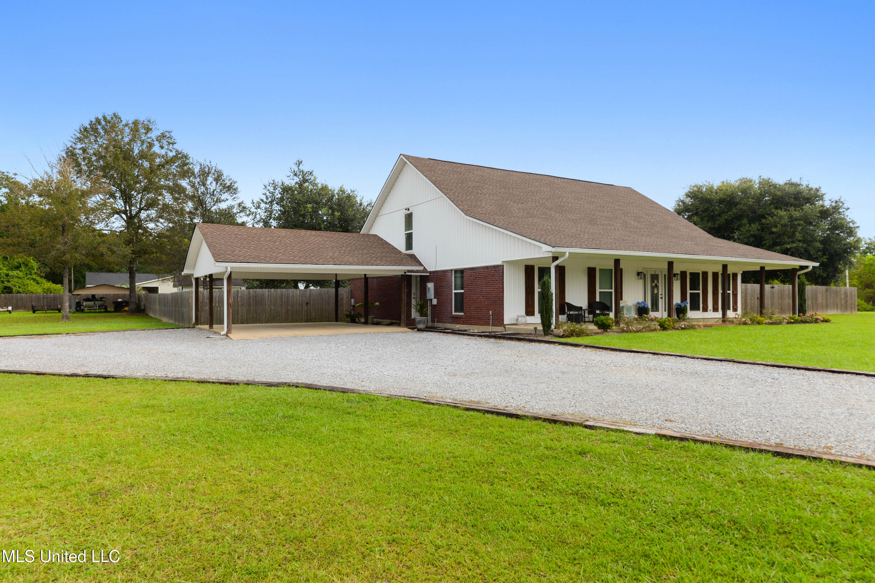 23117 Hinton Road Lucedale, MS 39452 - Photo 2 of 40 002 (3)