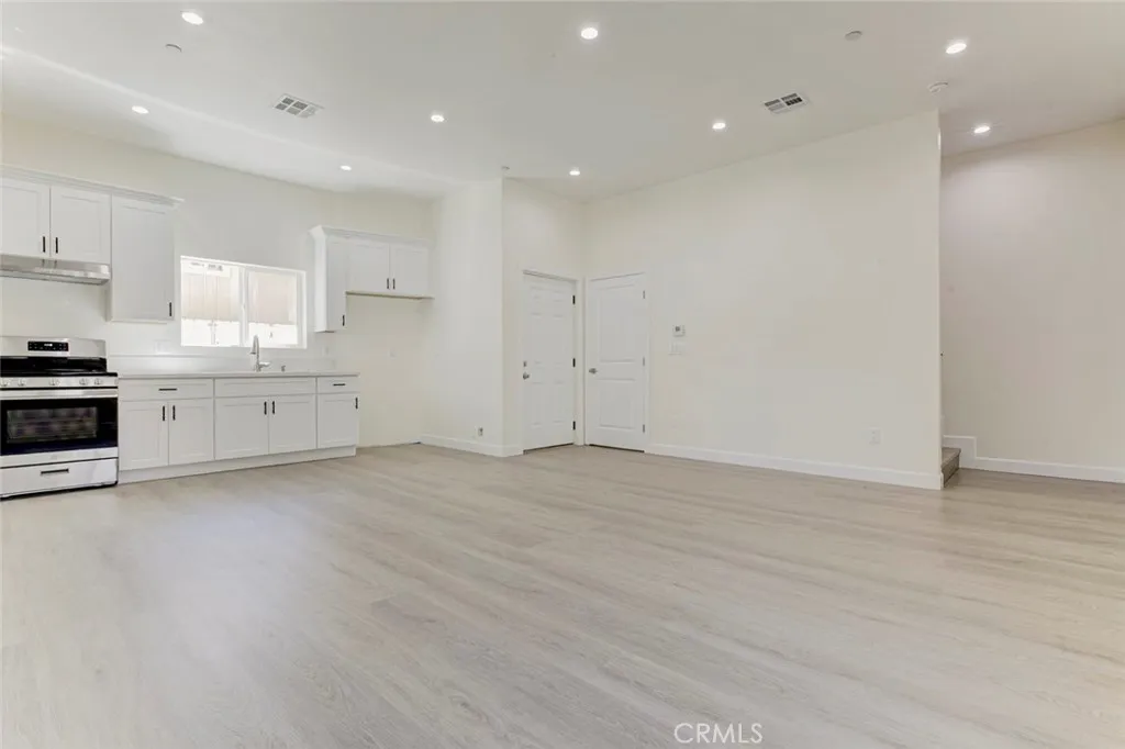 7044 Greeley Street, Unit 2 Tujunga, CA 91042 - Photo 4 of 20
