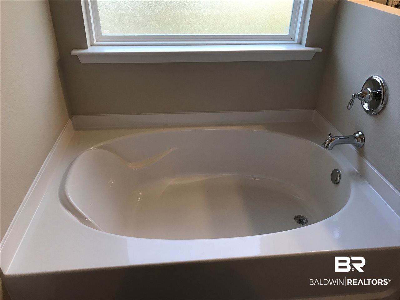 26484 Rosedown Lane Daphne, AL 36526 - Photo 11 of 26 Master Soaking Tub