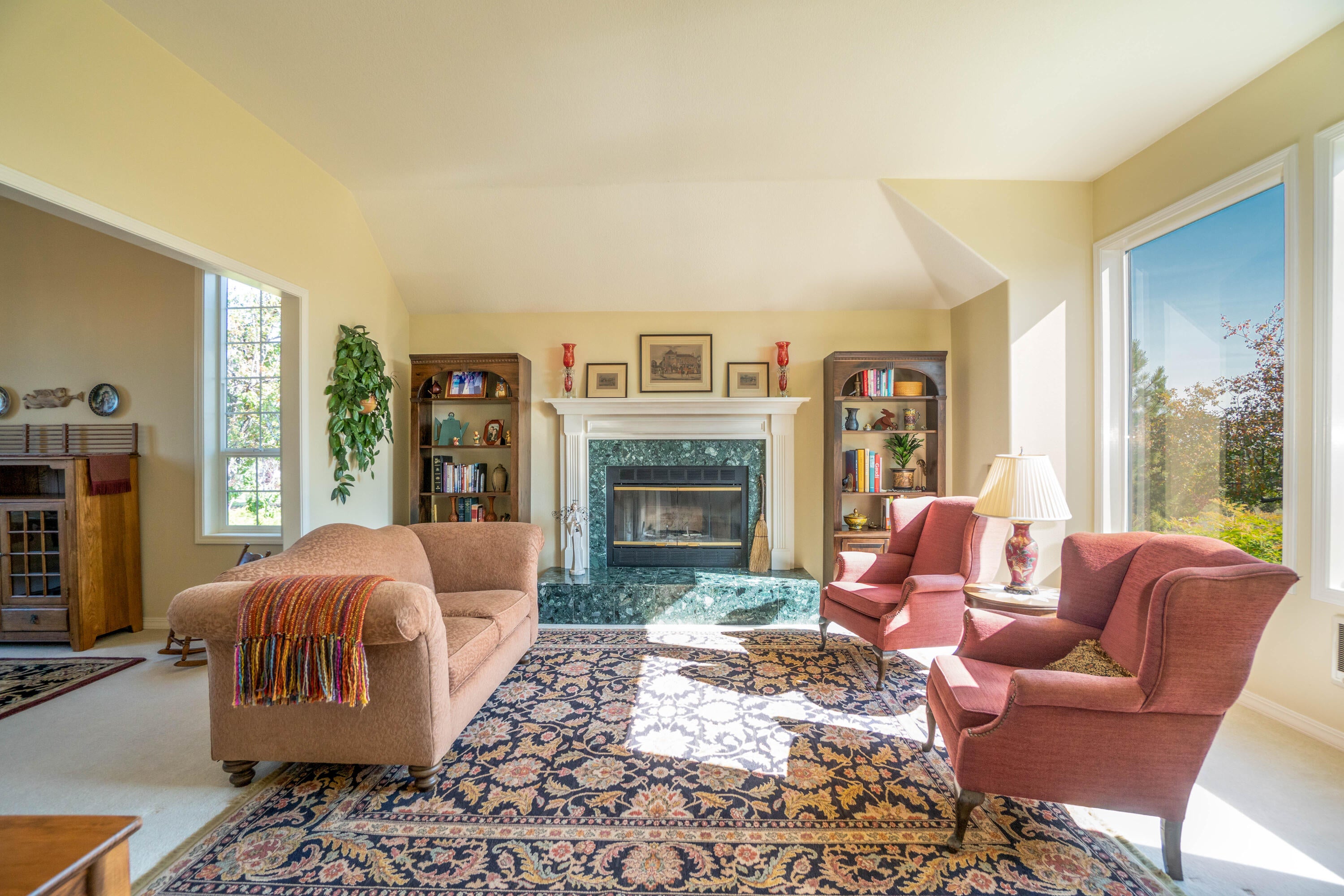 60905 Jennings Road Bend, OR 97702 - Photo 5 of 41 Formal Living