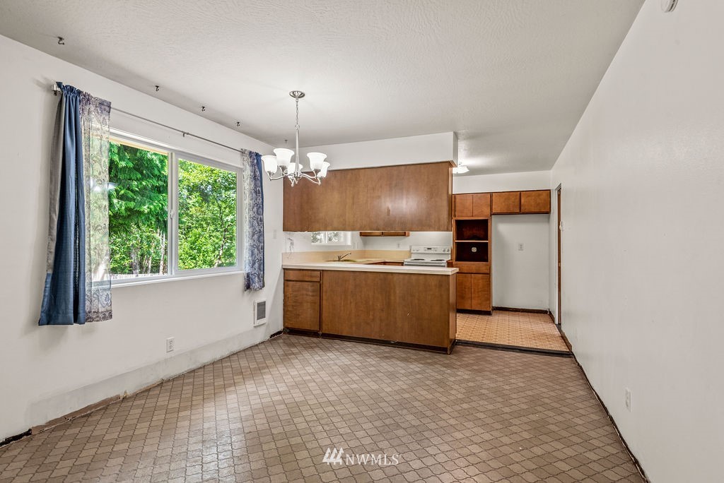 3233 Virginia Way Longview, WA 98632 - Photo 11 of 32 Gallery Image 11