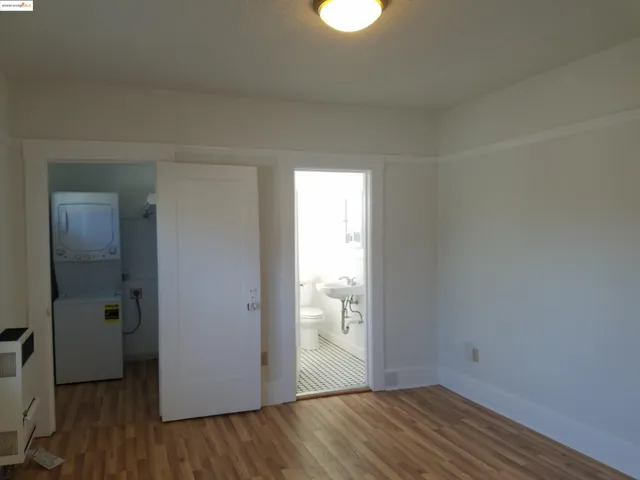 $1,500 | Clinton, Oakland, CA 94606