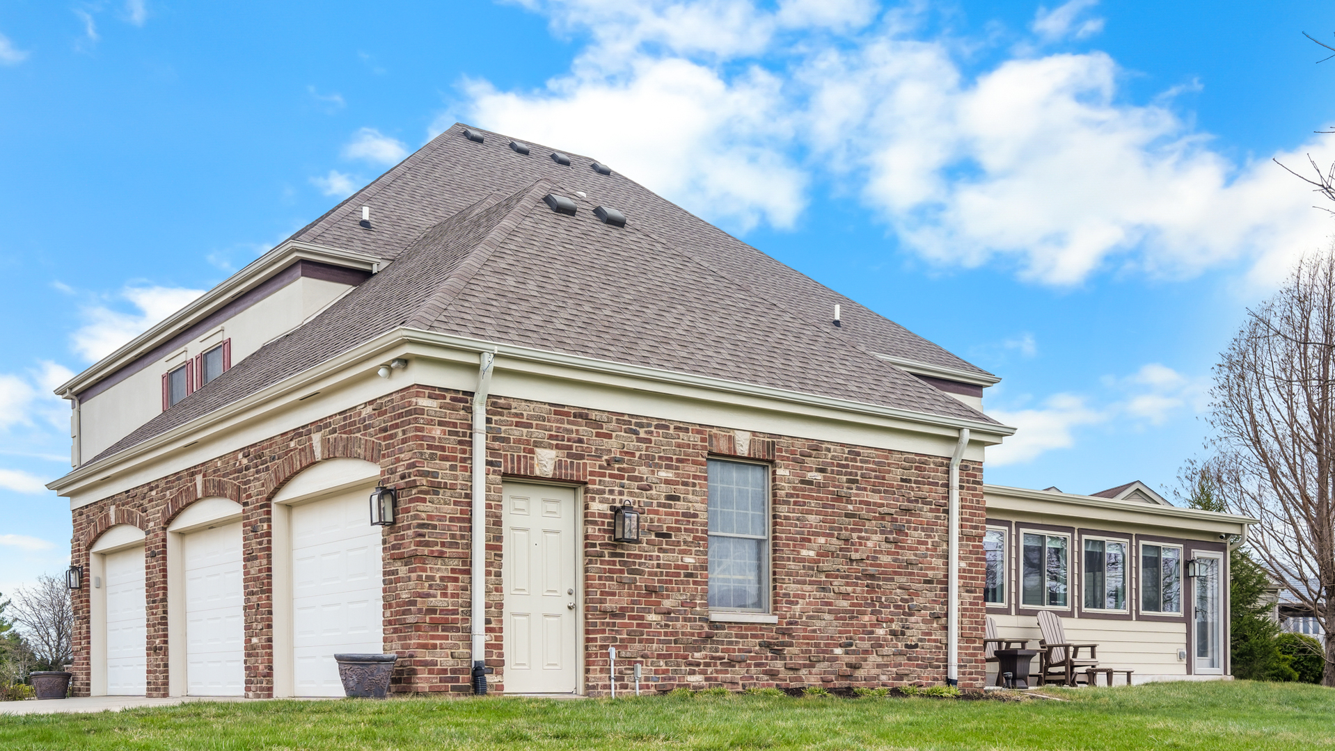 1607 Chestnut Grove Court Champaign, IL 61822 - Photo 107 of 113 a front view of a house with garden