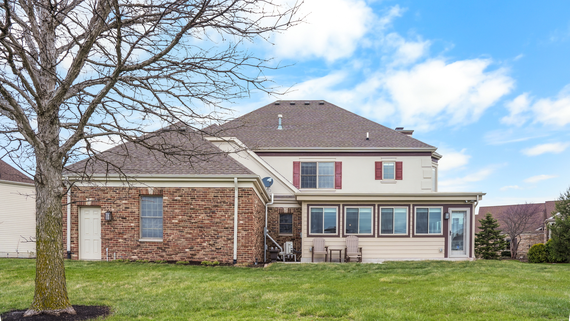 1607 Chestnut Grove Court Champaign, IL 61822 - Photo 108 of 113 front view of a house with a yard