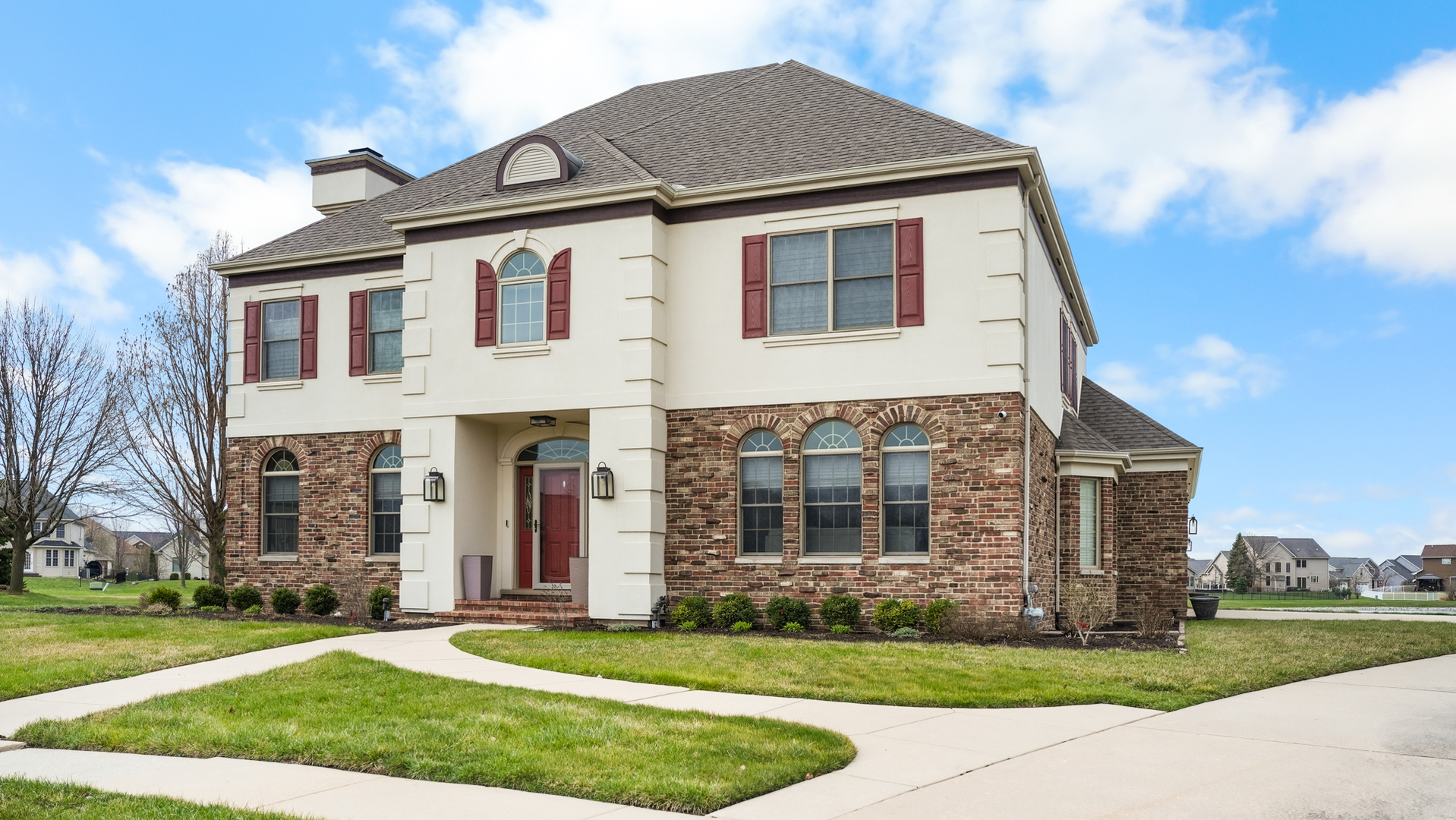 1607 Chestnut Grove Court Champaign, IL 61822 - Photo 4 of 113 a front view of a house with a yard