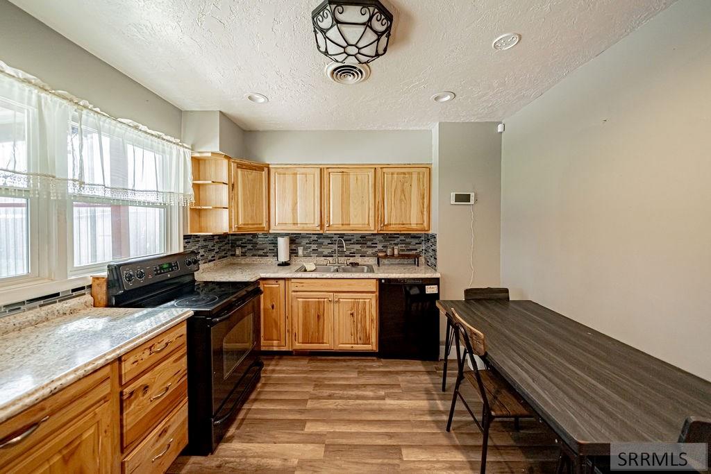 1040 Everett Avenue Pocatello, ID 83201 - Photo 9 of 37