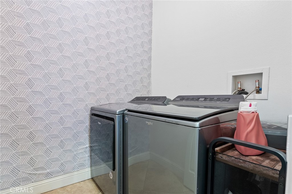 1749 Catania Drive Riverside, CA 92507 - Photo 11 of 39 a utility room with dryer and washer