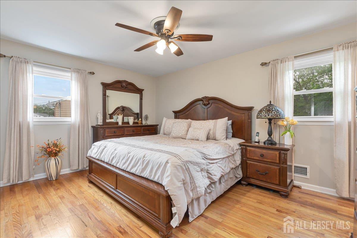53 University Road East Brunswick, NJ 08816 - Photo 10 of 24
