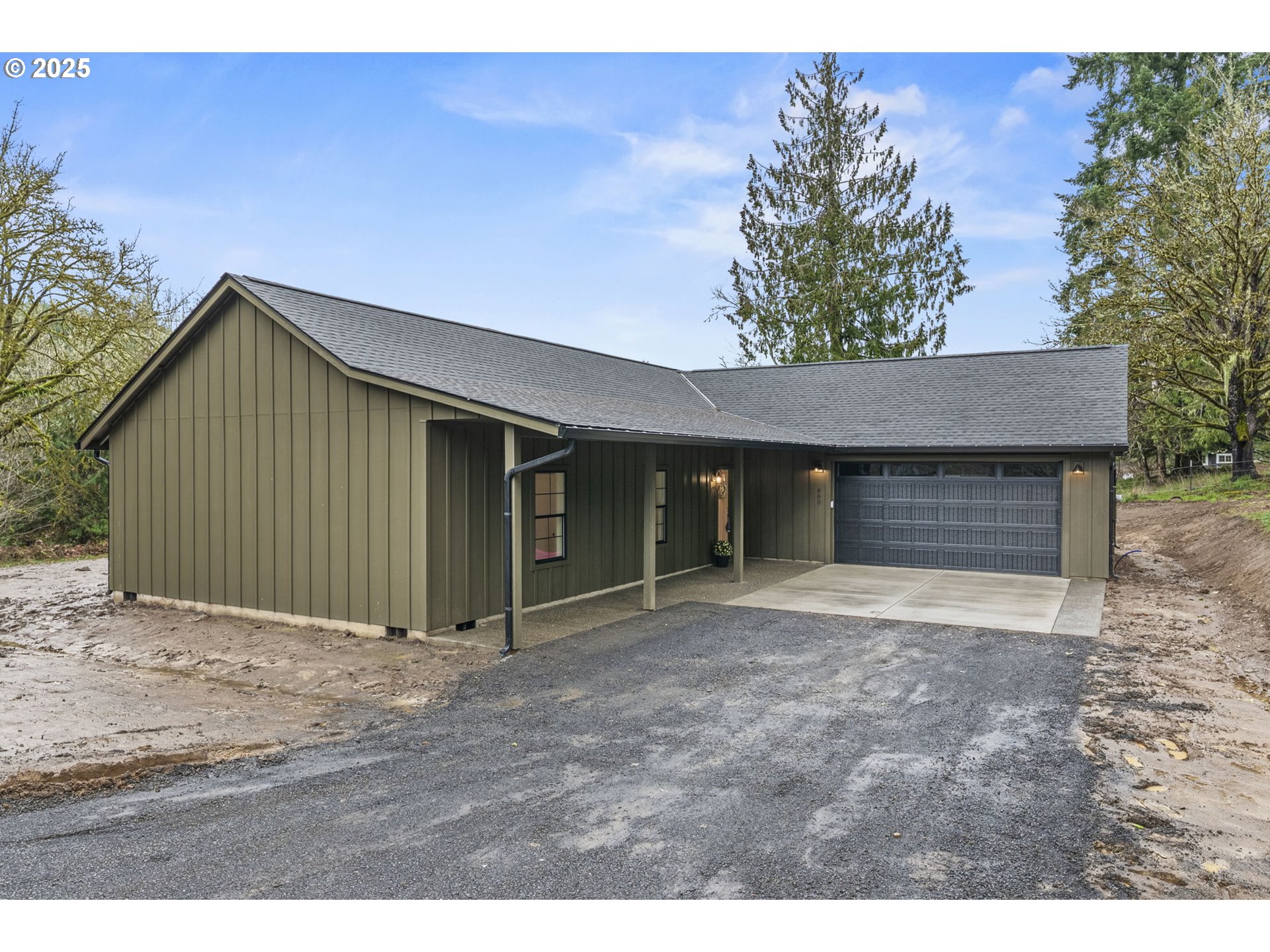 960 Paine Road Castle Rock, WA 98611 - Photo 1 of 32 a front view of a house with a yard and garage