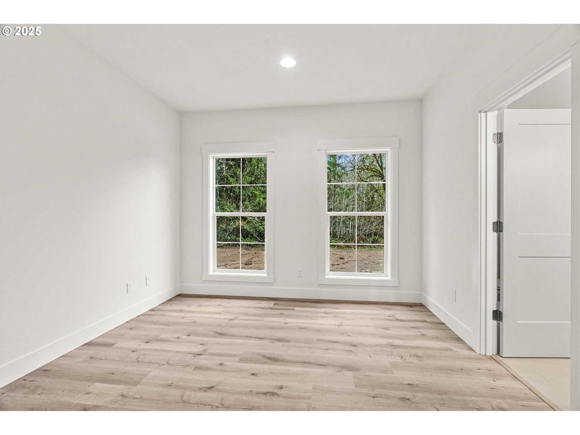 960 Paine Road Castle Rock, WA 98611 - Photo 23 of 32 a view of an empty room with wooden floor and a window