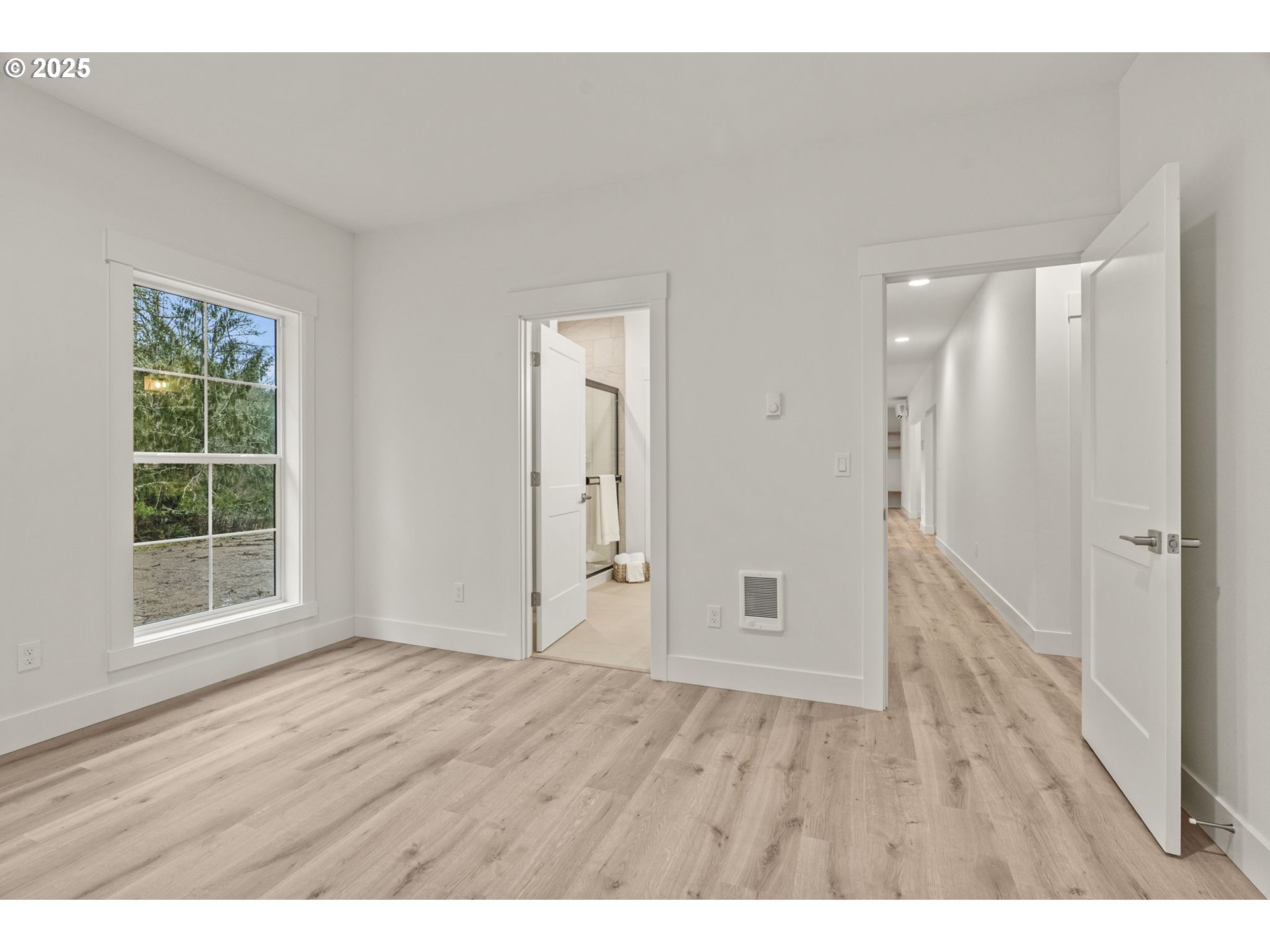 960 Paine Road Castle Rock, WA 98611 - Photo 24 of 32 a view of an empty room with wooden floor and window