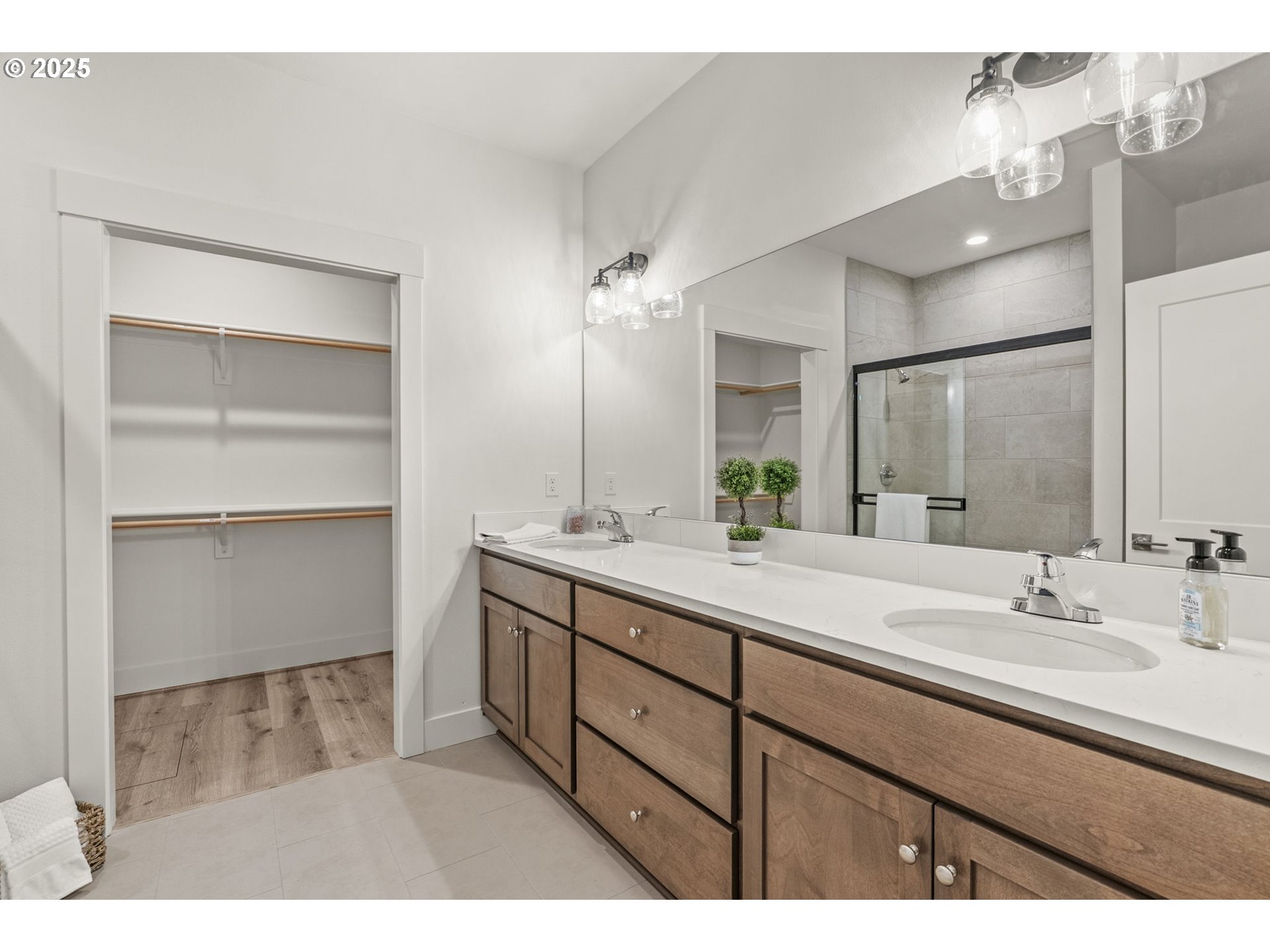 960 Paine Road Castle Rock, WA 98611 - Photo 25 of 32 a bathroom with a sink double vanity and a mirror