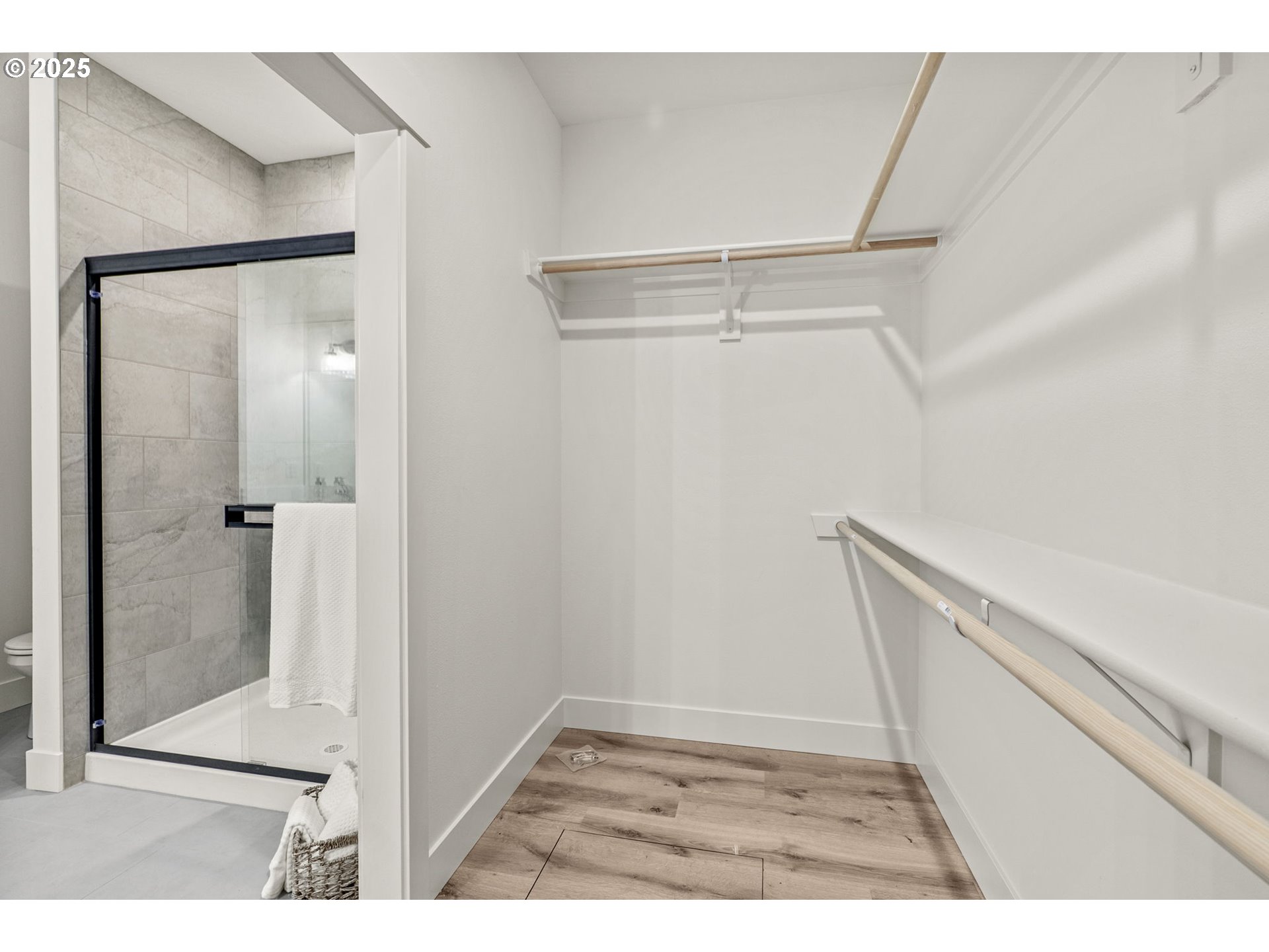 960 Paine Road Castle Rock, WA 98611 - Photo 27 of 32 a view of walk in closet