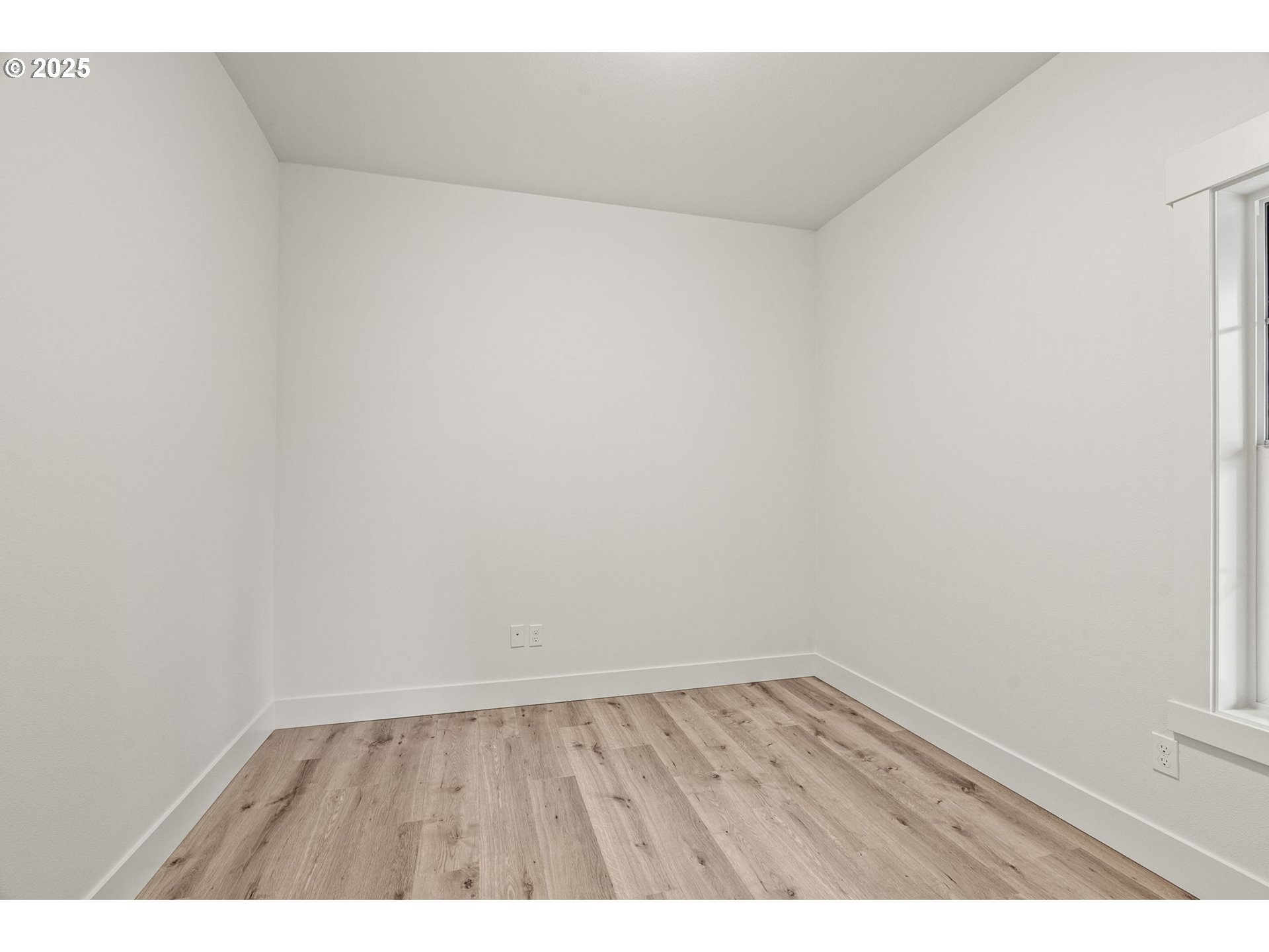 960 Paine Road Castle Rock, WA 98611 - Photo 28 of 32 a view of an empty room