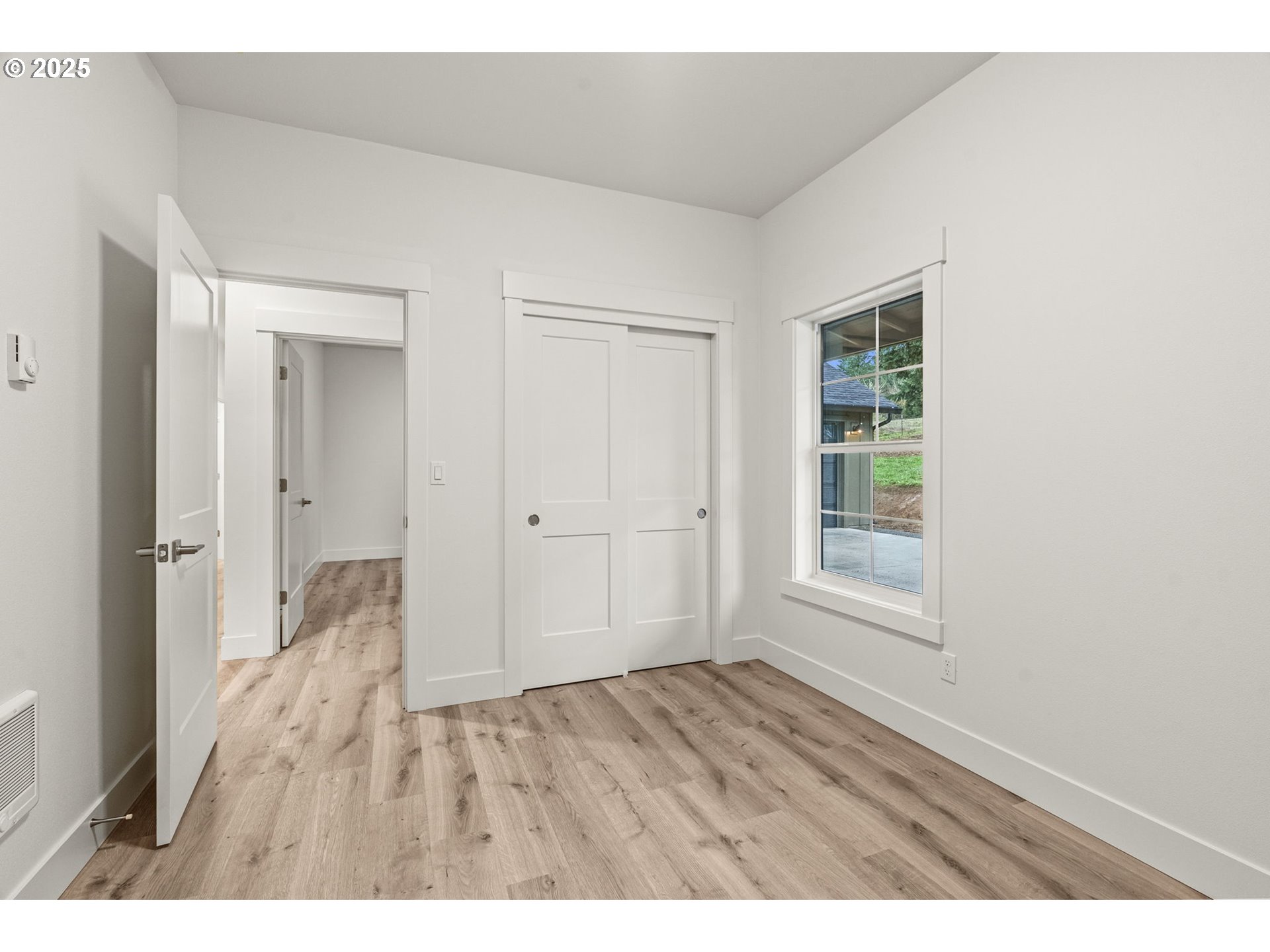 960 Paine Road Castle Rock, WA 98611 - Photo 29 of 32 a view of an empty room with wooden floor and a window