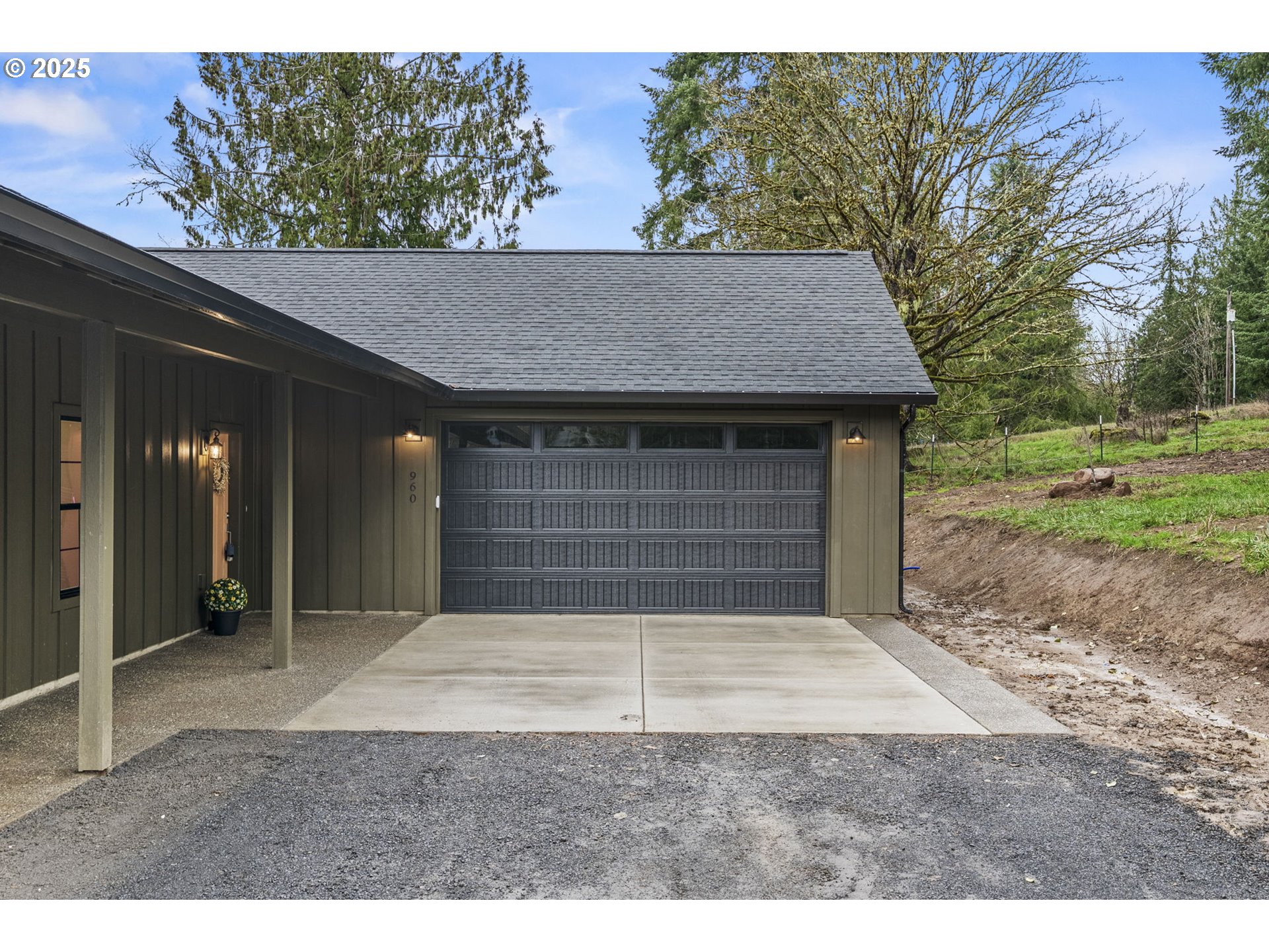 960 Paine Road Castle Rock, WA 98611 - Photo 6 of 32 a backyard of a house