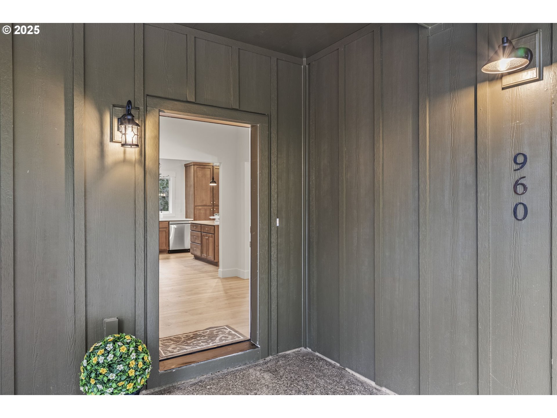 960 Paine Road Castle Rock, WA 98611 - Photo 8 of 32 a view of a bathroom