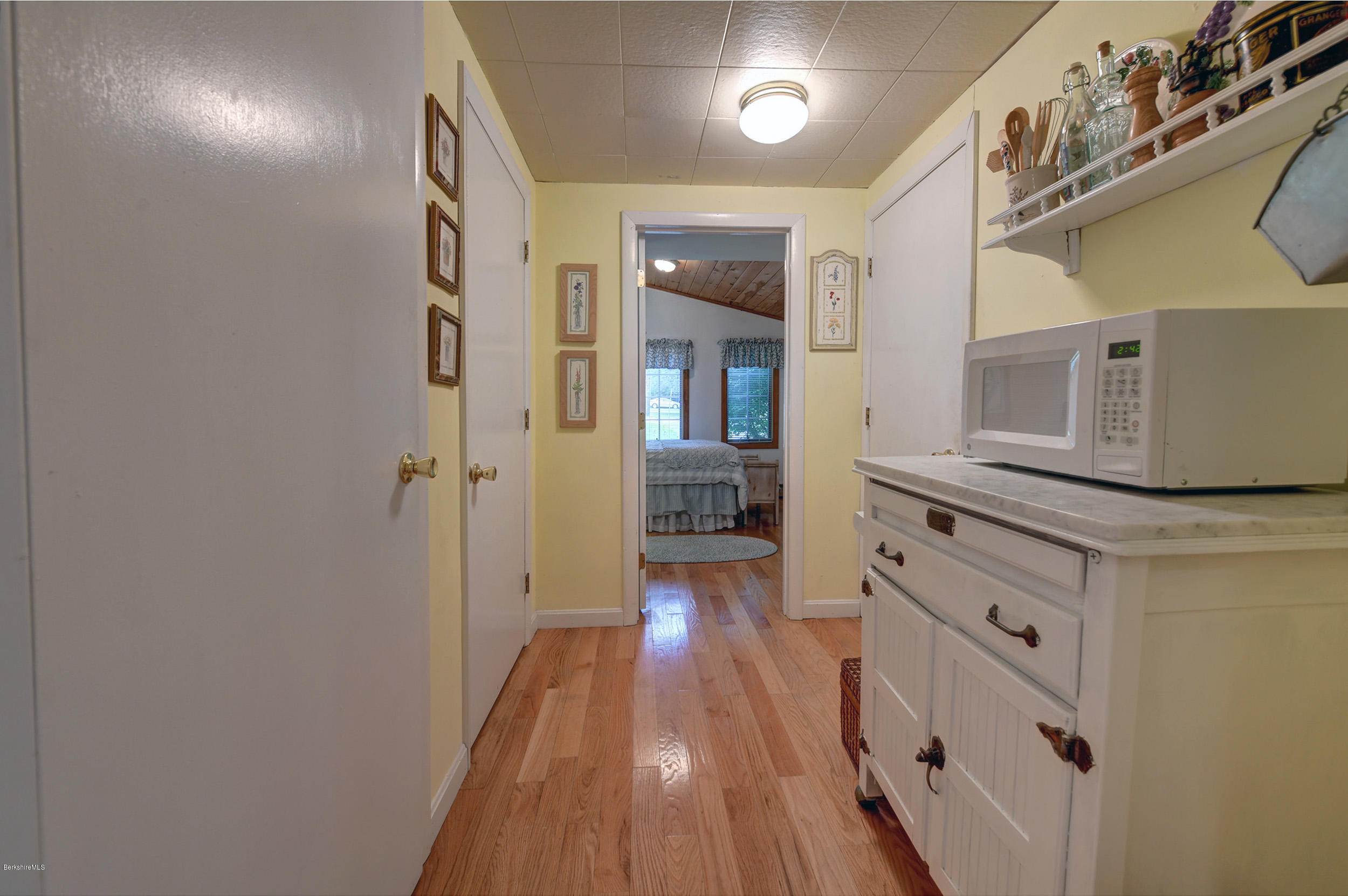 913 Holmes Road Pittsfield, MA 01201 - Photo 15 of 27 913 HOLMES 15-Hallway
