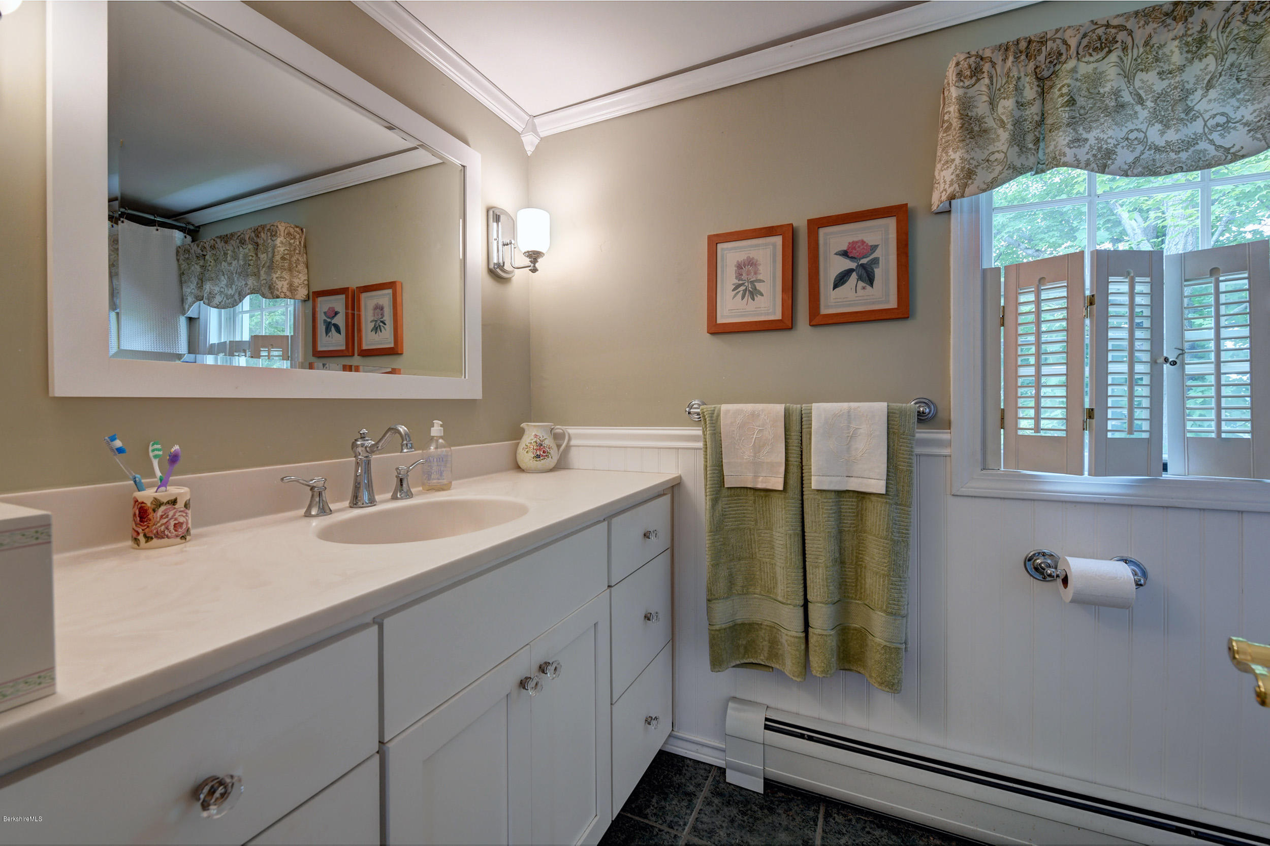 913 Holmes Road Pittsfield, MA 01201 - Photo 21 of 27 913 HOLMES 21-Bathroom