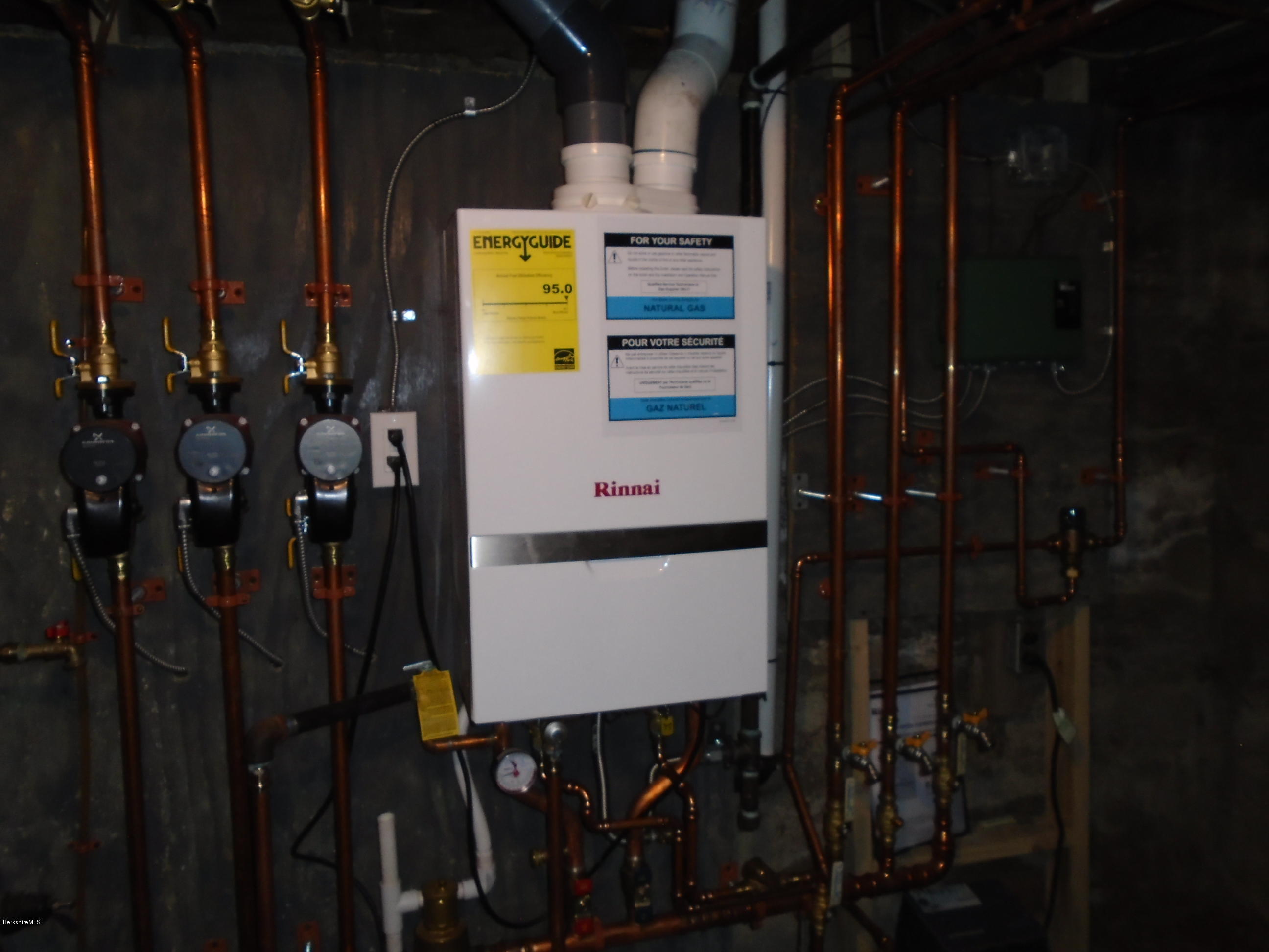 913 Holmes Road Pittsfield, MA 01201 - Photo 23 of 27 913 holmes heat