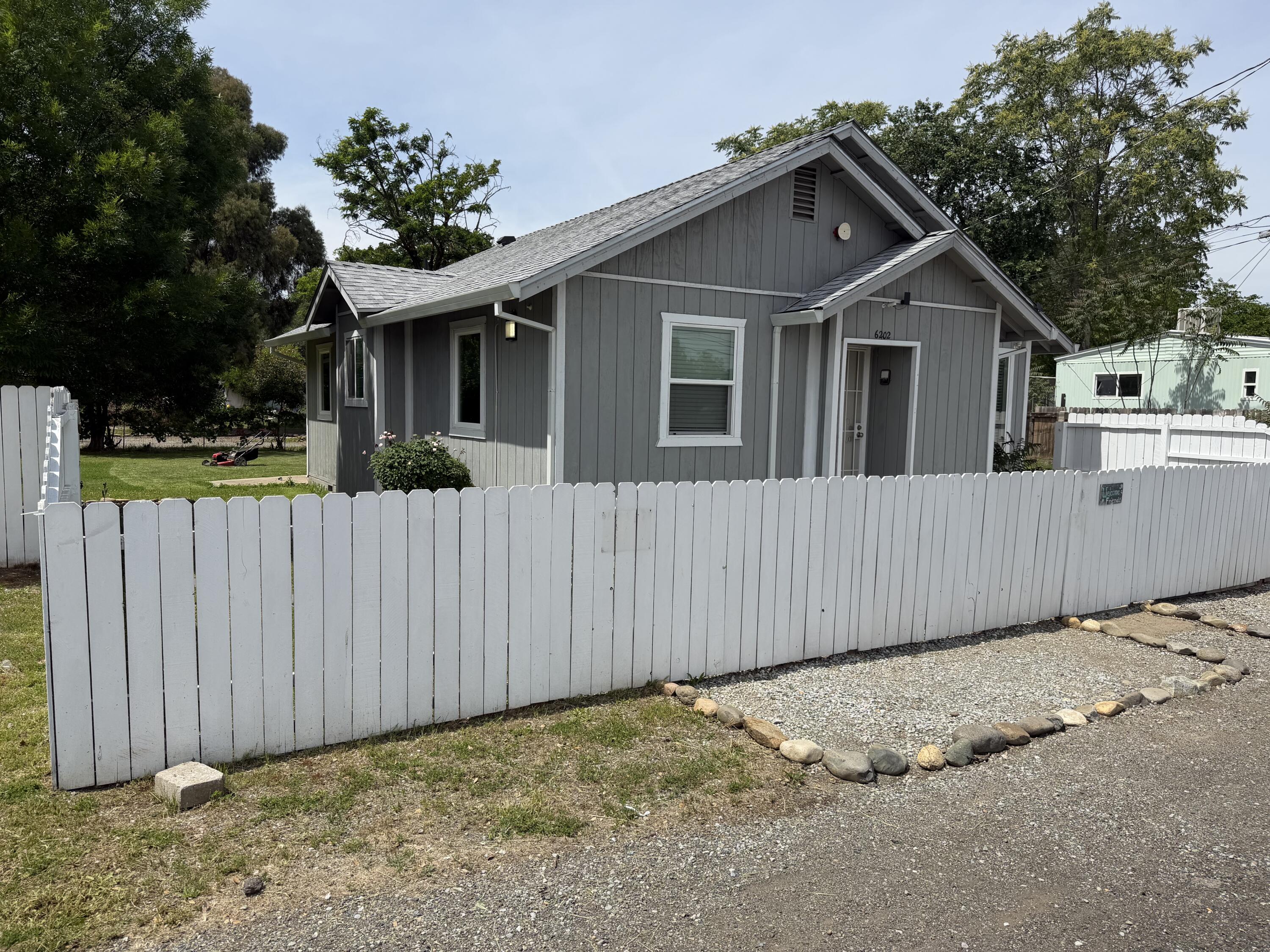 6200 Westside Road Redding, CA 96001 - Photo 4 of 50 IMG_0229