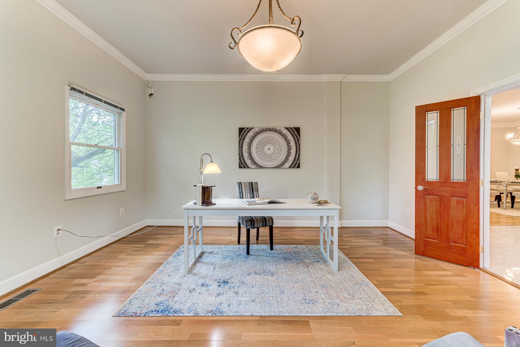 702 Ninovan Road Southeast Vienna, VA 22180 - Photo 17 of 115 Gallery Image 17