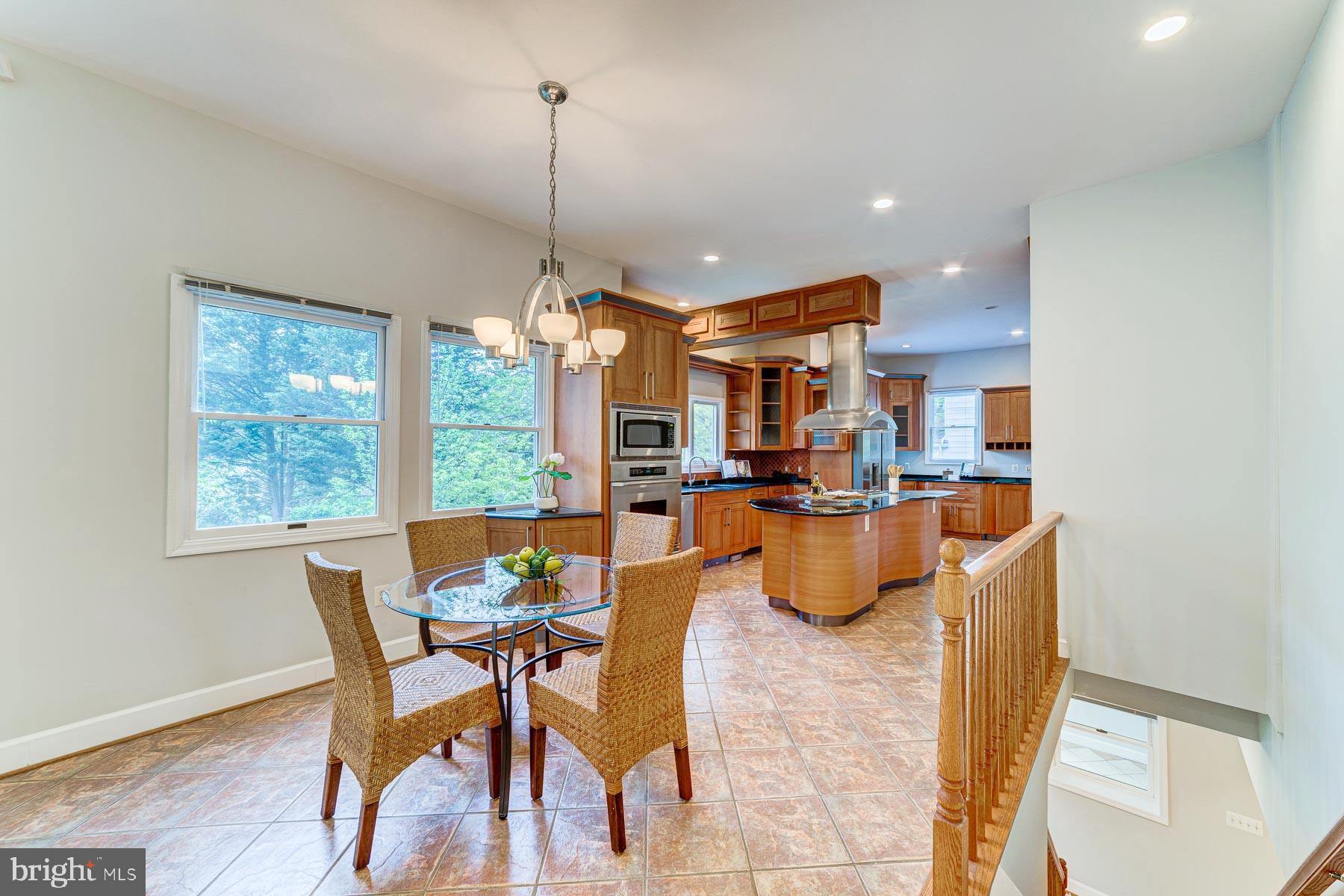 702 Ninovan Road Southeast Vienna, VA 22180 - Photo 29 of 115 Gallery Image 29