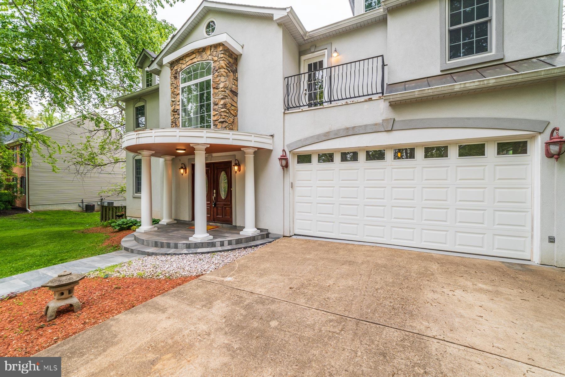 702 Ninovan Road Southeast Vienna, VA 22180 - Photo 4 of 115 Gallery Image 4
