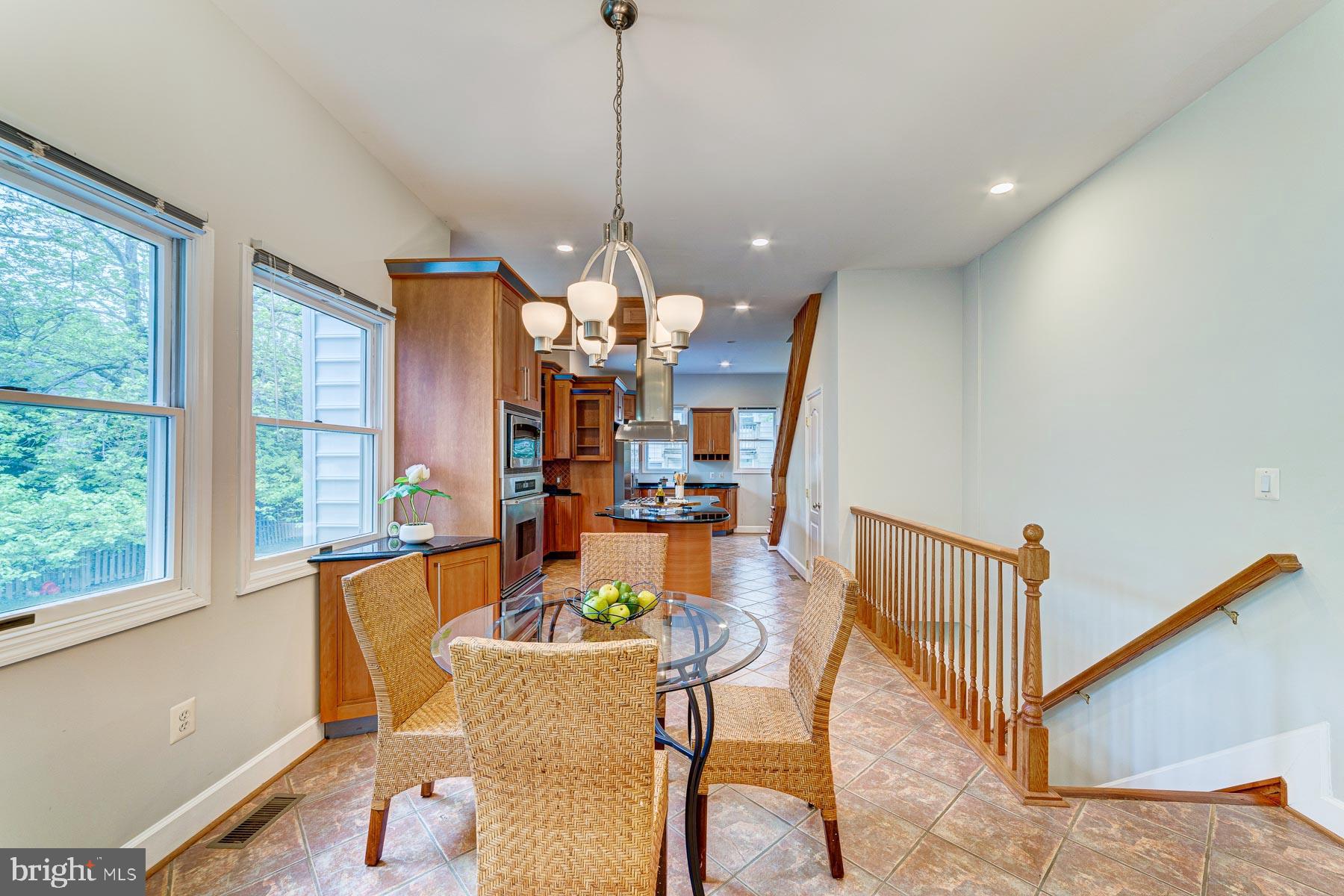702 Ninovan Road Southeast Vienna, VA 22180 - Photo 31 of 115 Gallery Image 31